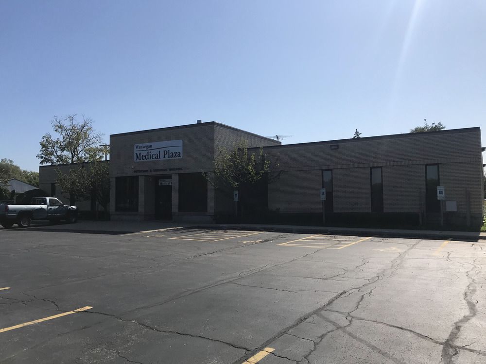 Waukegan Medical Plaza : 1616 Grand Ave, Waukegan, IL 60085